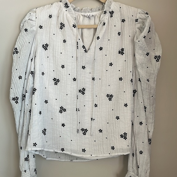 Black and white floral puff sleeve blouse - Picture 2 of 6